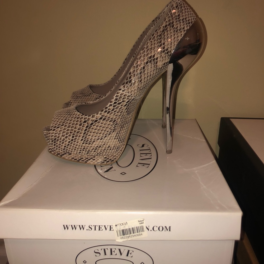 Shoe - Picture 2 of 4